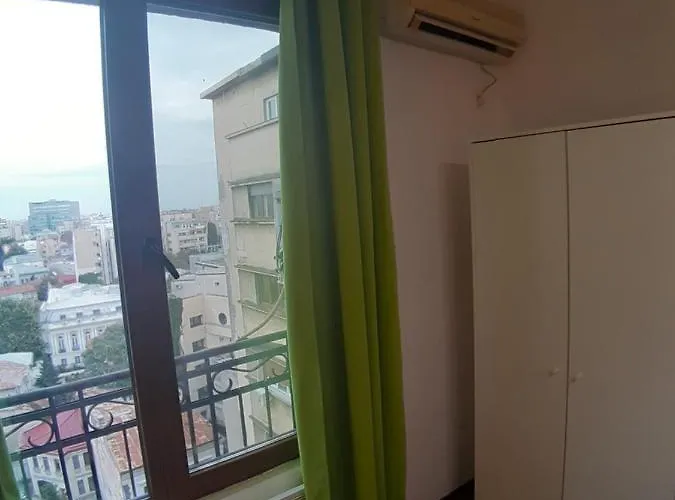 Romantic Calm Piata Universitate ブカレスト